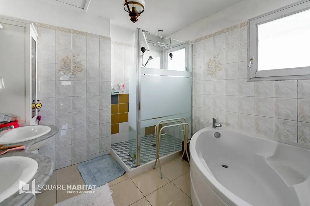 Salles de bain - Maison familiale avec jardin à Eysines