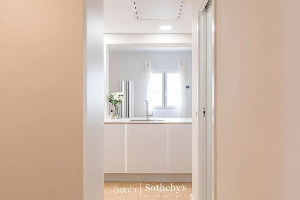 Esik - Apartment with Air Conditioning in Central Madrid