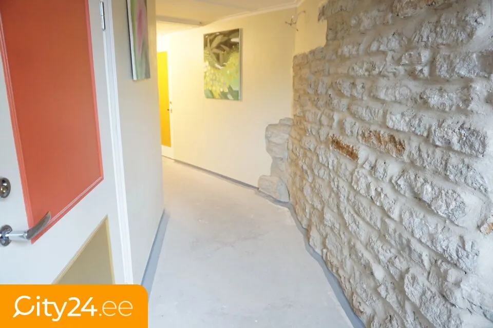 Hallway - Newly Decorated 2-Bedroom Flat in City Centre