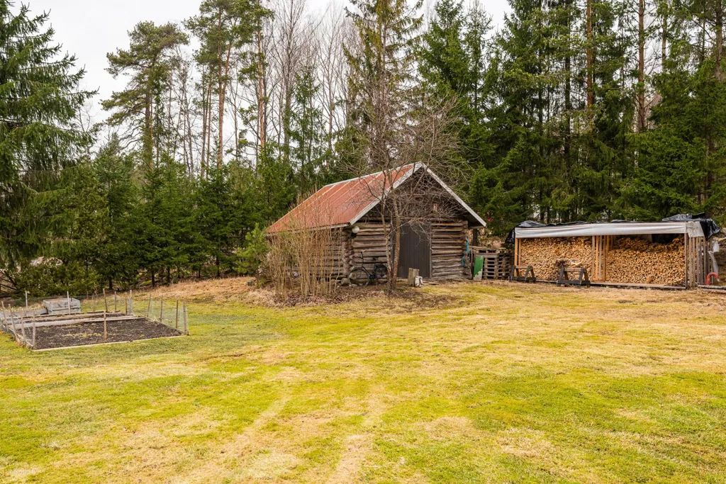 Jardin - 1980s Cottage with River Access in Kellahti, Pori