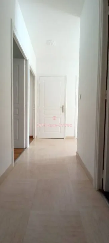 Hallway - Bright 3-Bed Apartment with Terrace in Nice