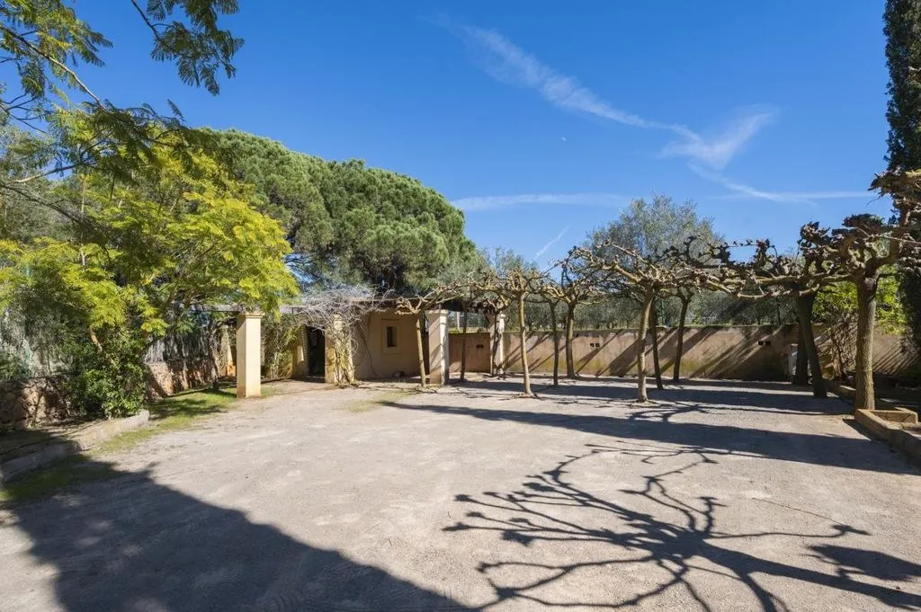 Aed - Exclusive Country House with Rustic Charm in Ibiza