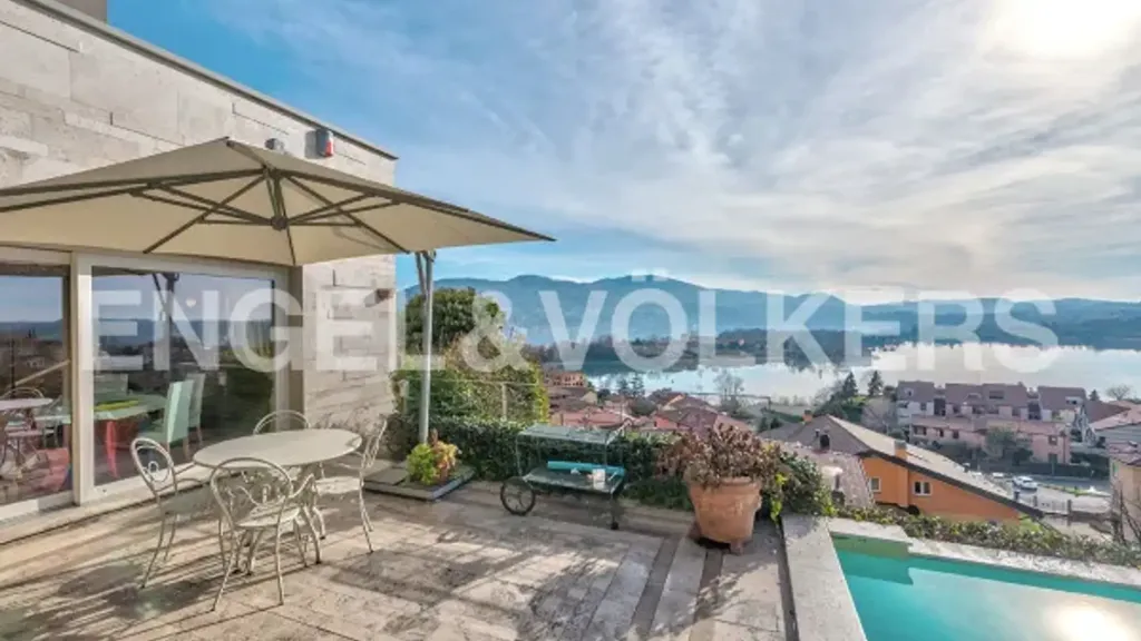 Terrasse - Contemporary Villa with Lake View in Civate