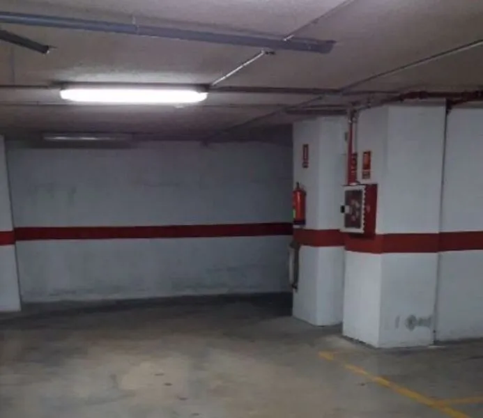 Garaaž - Parking Space in Benifaió, Valencia