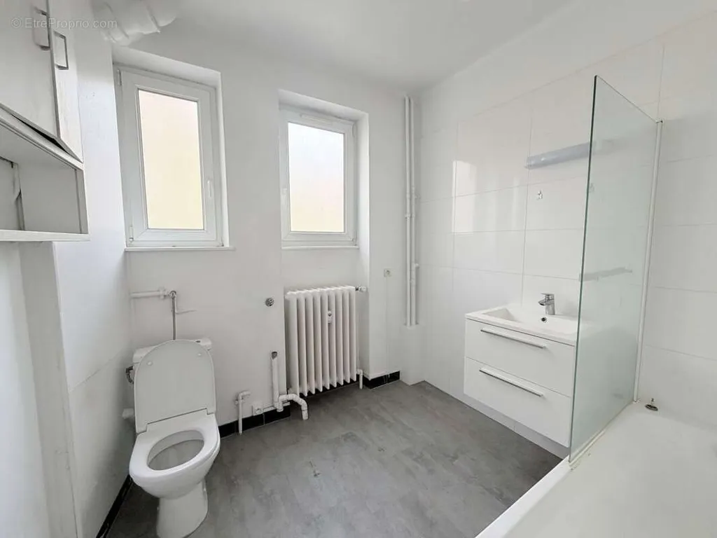 Salles de bain - Maison Individuelle avec Terrain à Oberhausbergen