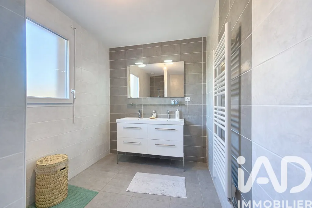 Salles de bain - Maison d'Architecte Lumineuse à Costaros