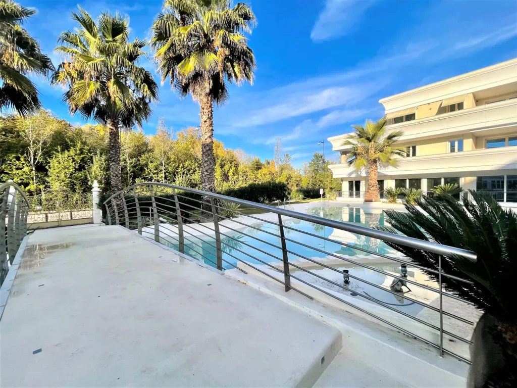 Triplex with Pool Terrace in Desenzano del Garda
