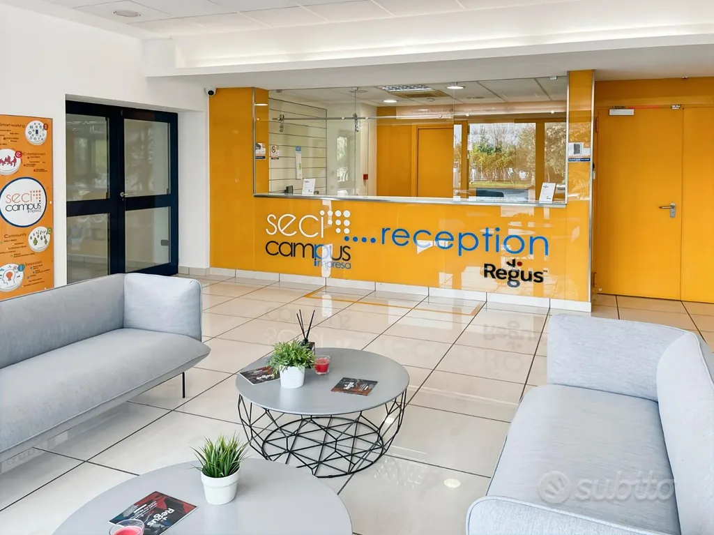 Entrée - Flexible Office Space for 10 in Salerno