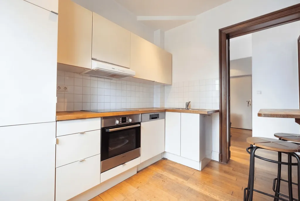Köök - Light-Filled Apartment with Garden in Elsene
