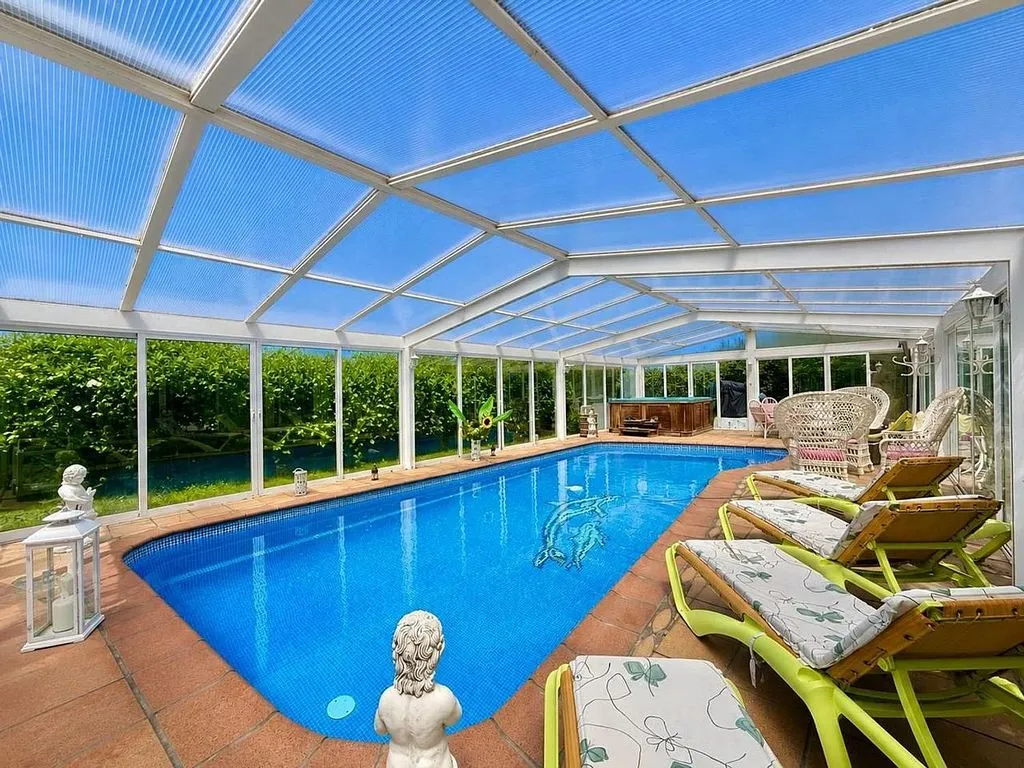 Piscine - Chalet with Pool and Terrace in Lugar Granda