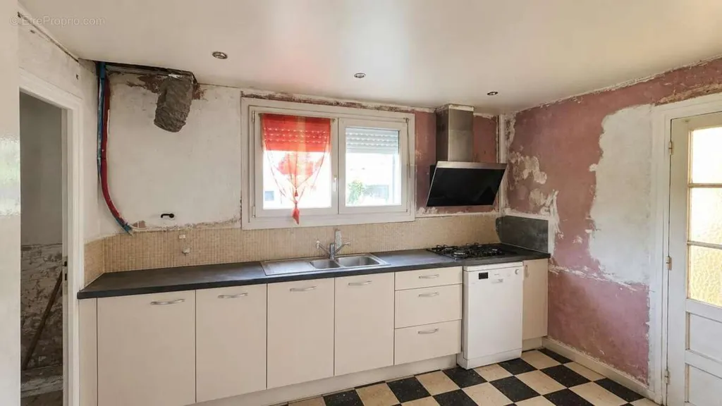 Köök - Two-Bedroom House with Garden in Lanvéoc