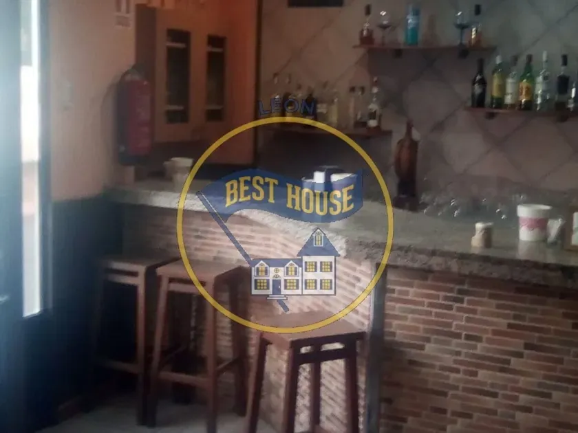 Toad - Commercial Property with Bar Area in León