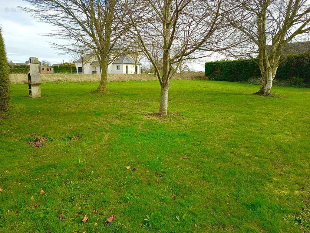 Jardin - Terrain Constructible à Commes, Proche de Port en Bessin