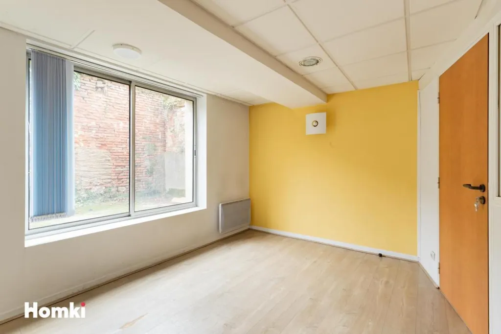 Pièces - Maison de Ville Polyvalente à Proximité Idéale