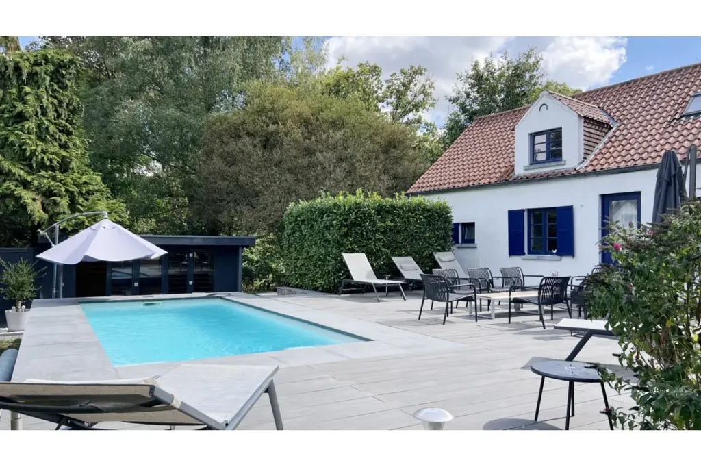 Piscine - Villa 4 façades avec piscine à Bierges