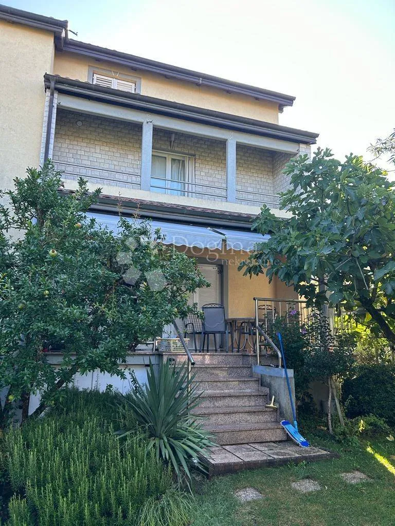 Extérieur - Spacious Family House with Multiple Terraces in Valbandon
