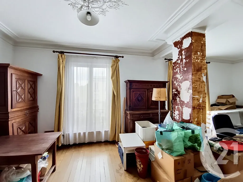 Séjour - Duplex à Rénover avec Balcon au Centre de Saint-Denis