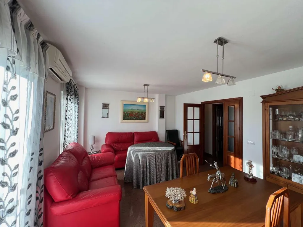 Söögituba - South-Facing Flat with Garage in Andújar