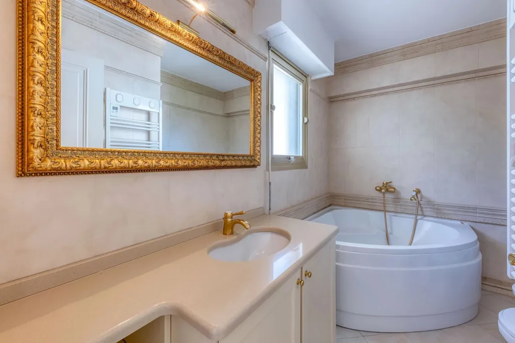 Salles de bain - Appartement Luxe avec Terrasses Panoramiques à Cannes