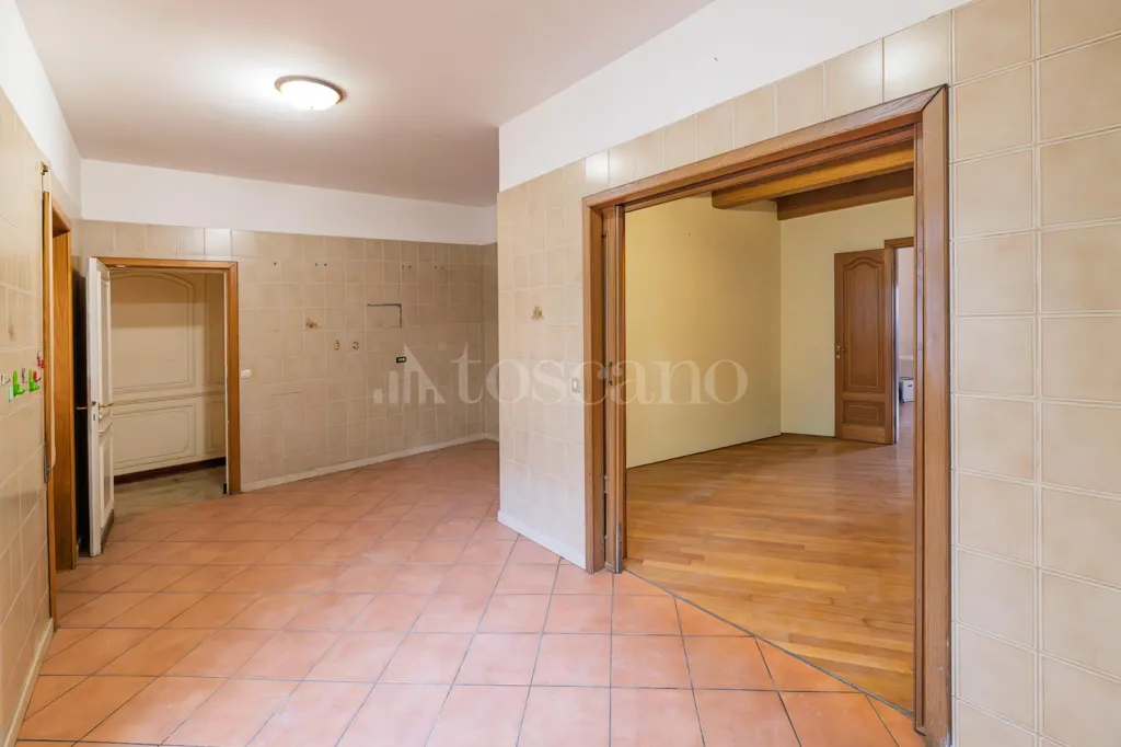 Esik - Spacious Apartment with Balcony in Monteverde, Rome