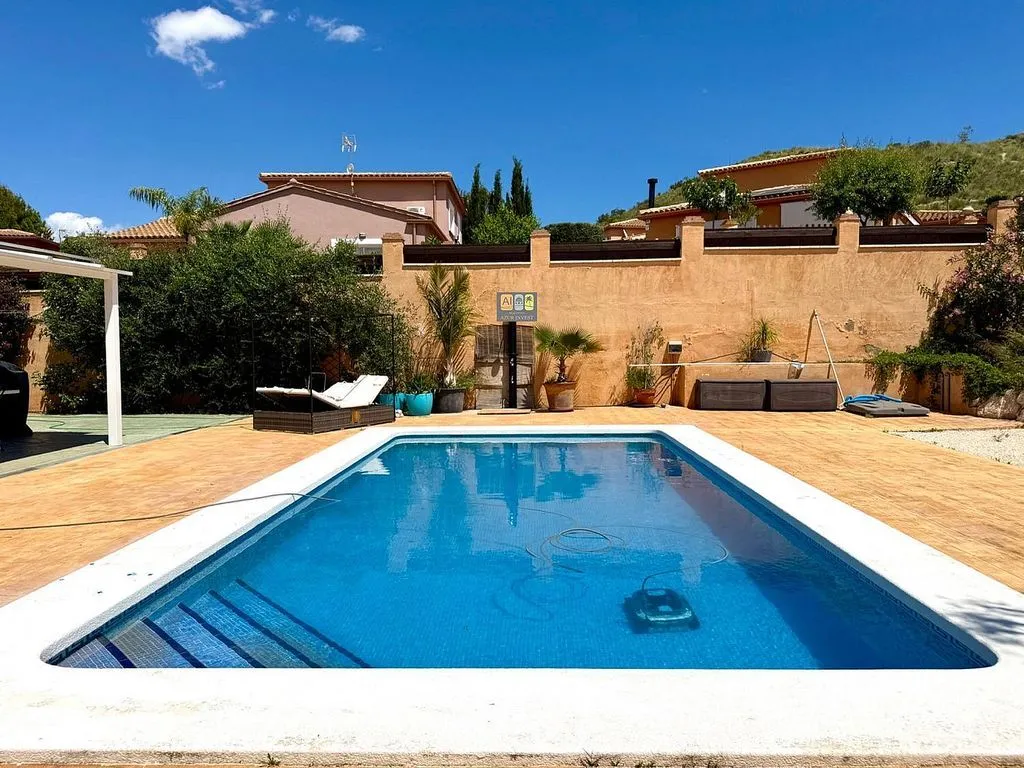 Bassein - Chalet with Private Pool in Bonalba Urbanisation