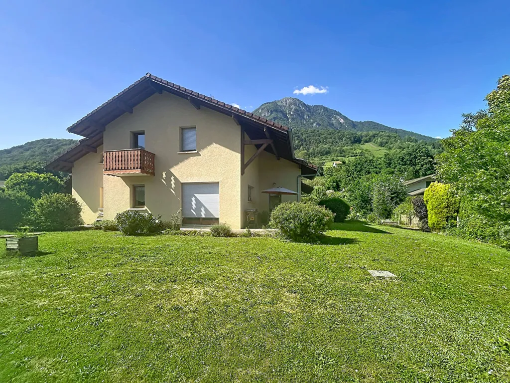 Välivaade - Modernised House with Mountain View in Marignier