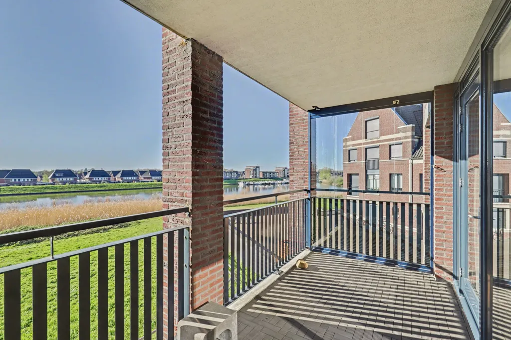 Rõdu - Corner Flat with River View in Brandepoort