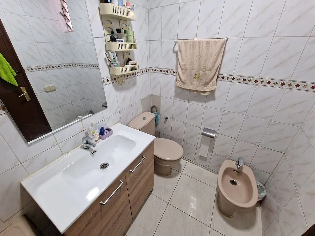 Salles de bain - Apartment with Balcony in El Raval, Barcelona