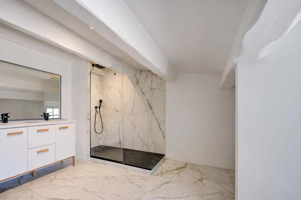 Salles de bain - Maison de Luxe avec Piscine à Aix-en-Provence