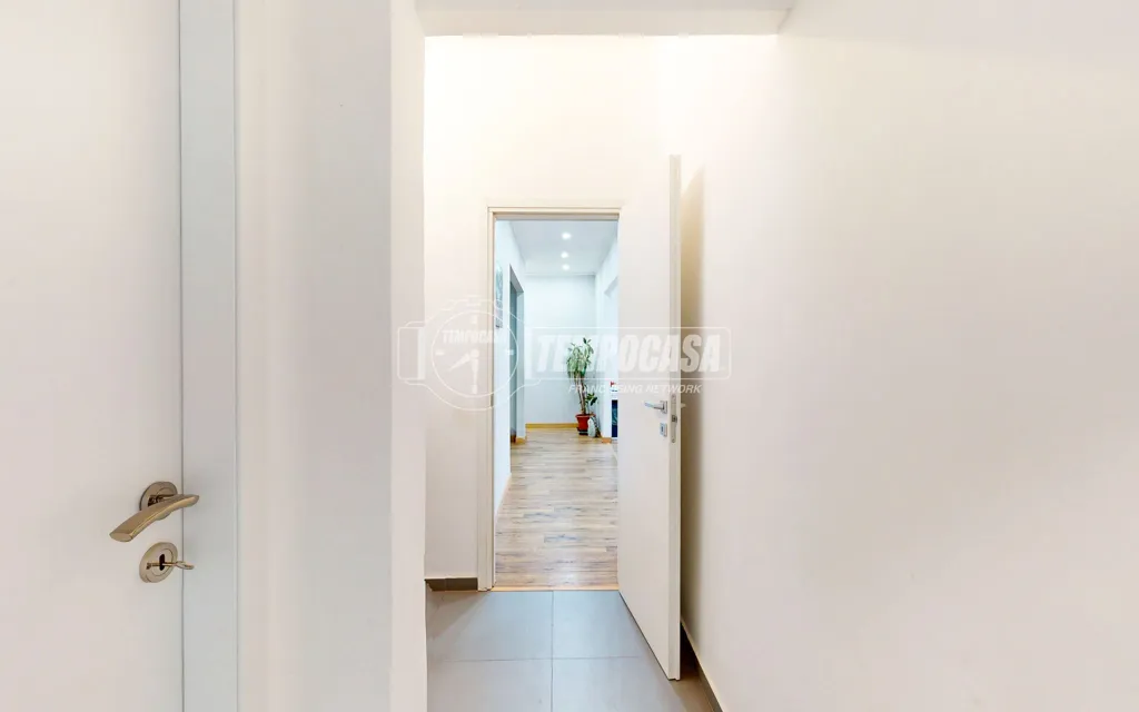 Esik - Independent Apartment with Terrazzo in Cambiano