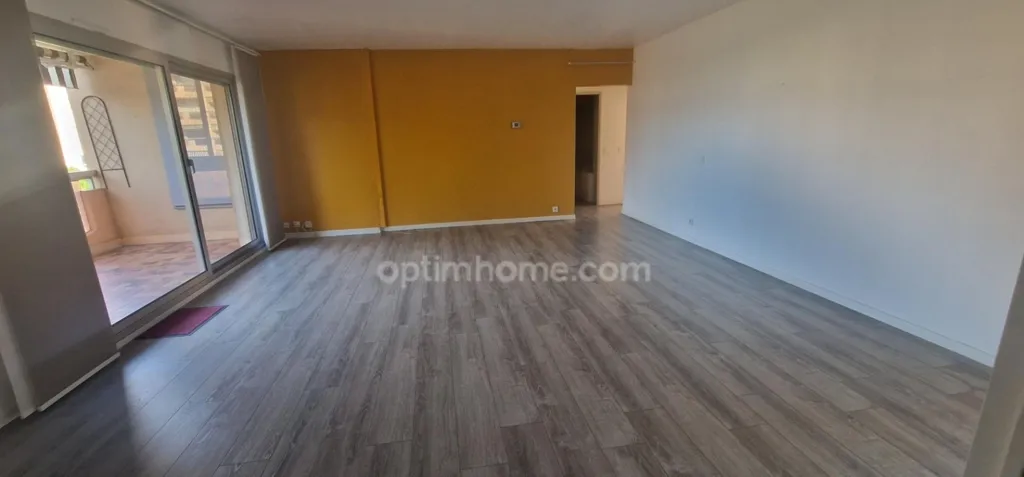 Living Room - Charming Triplex with Garden View in Residence L'Étoile
