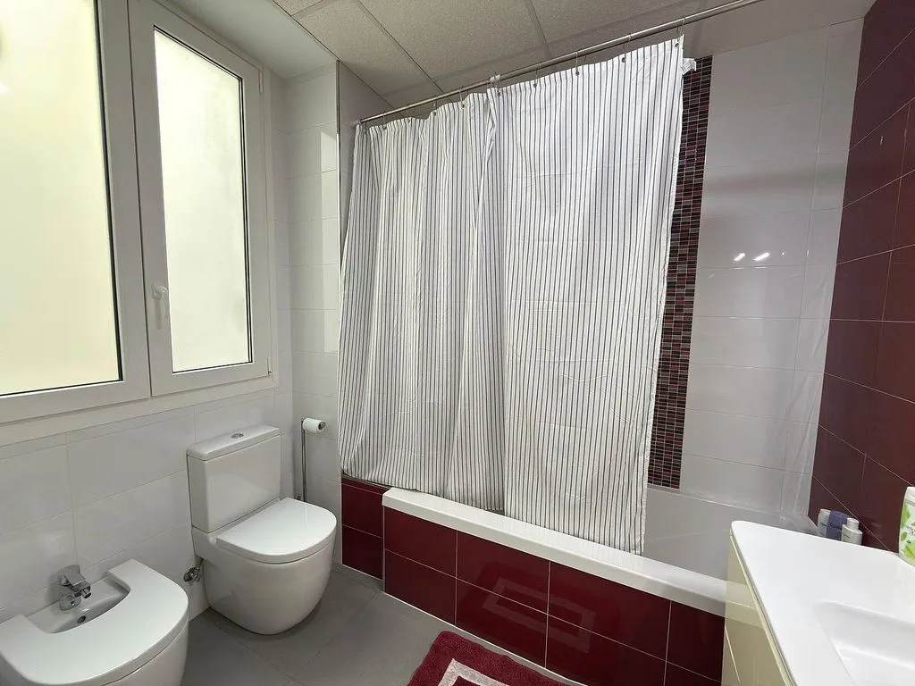 Salles de bain - Reformed Apartment with Balcony in Cádiz