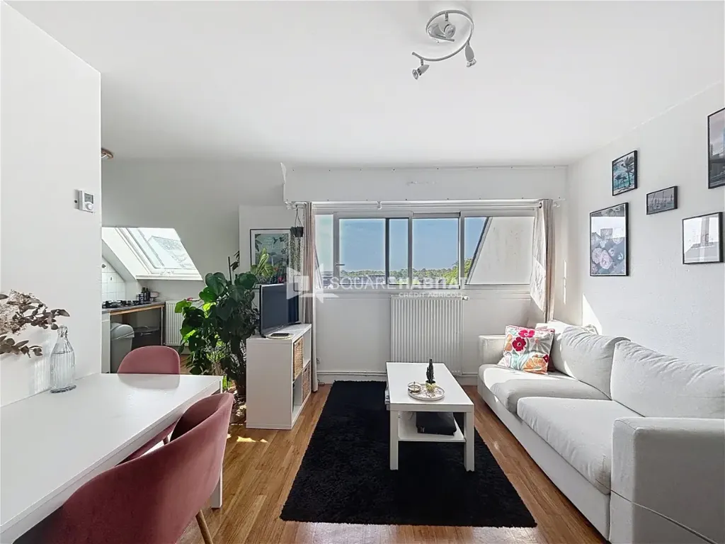 Living Room - Bright 2-Bed Flat with Parking in Quimper