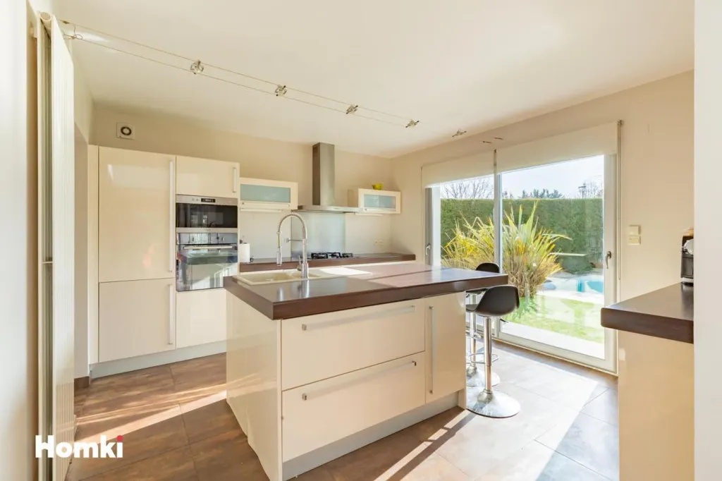 Köök - Contemporary Villa with Pool in Flourens
