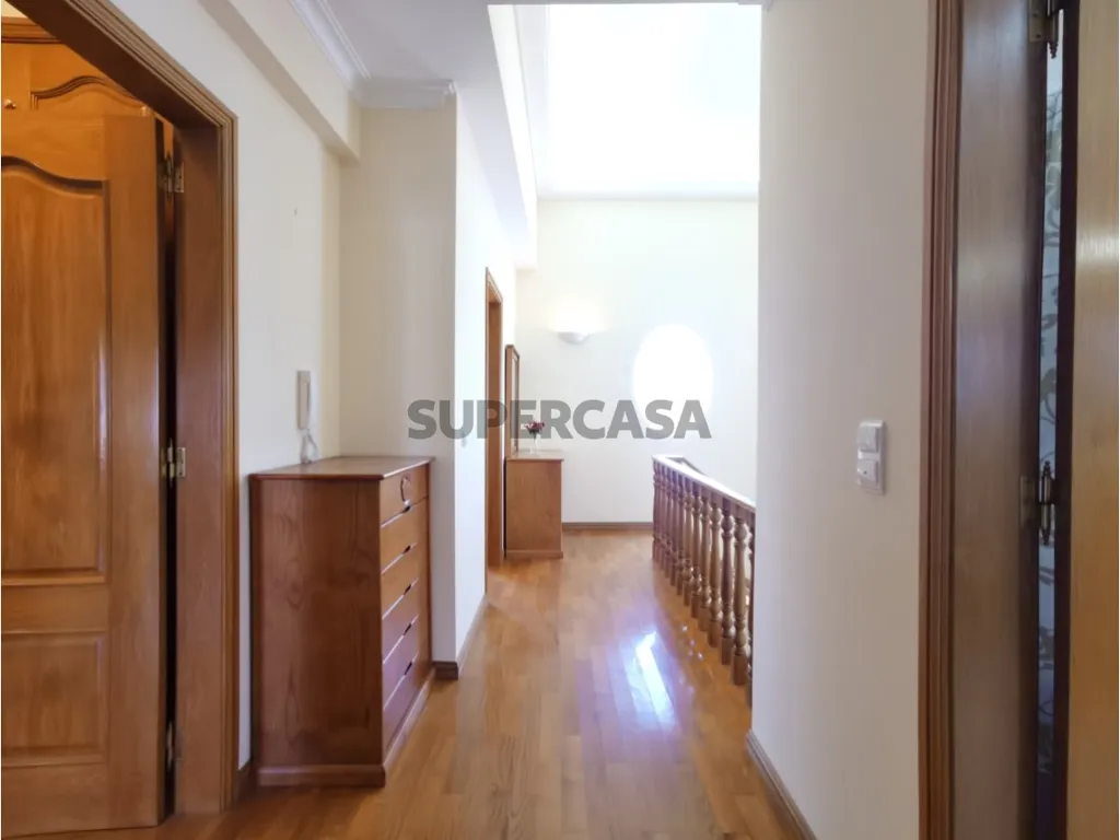 Esik - Five-Bedroom House with Pool in Cascais