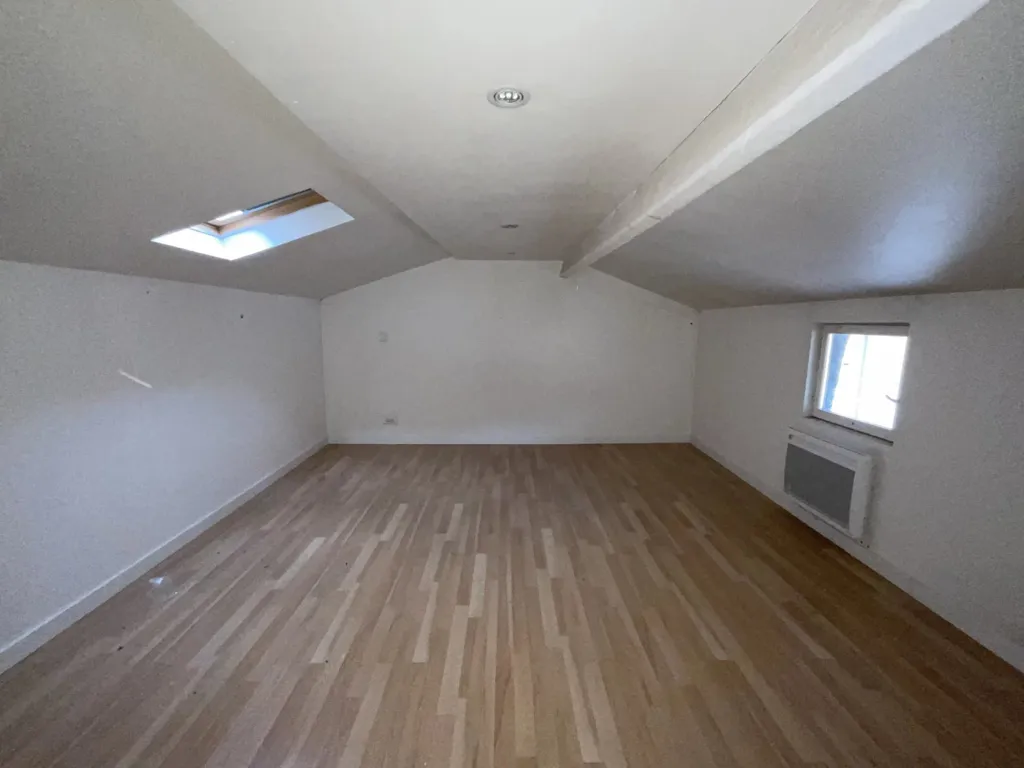 Pièces - Appartement Triplex en Centre-Ville à Réalmont