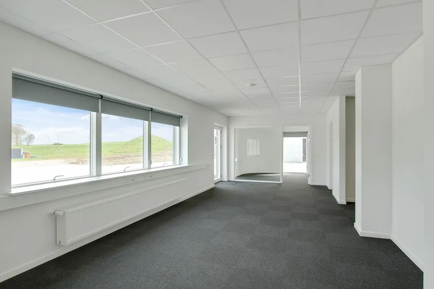 Bureau - Efficient Business Premises with Shared Cold Storage in Silkeborg
