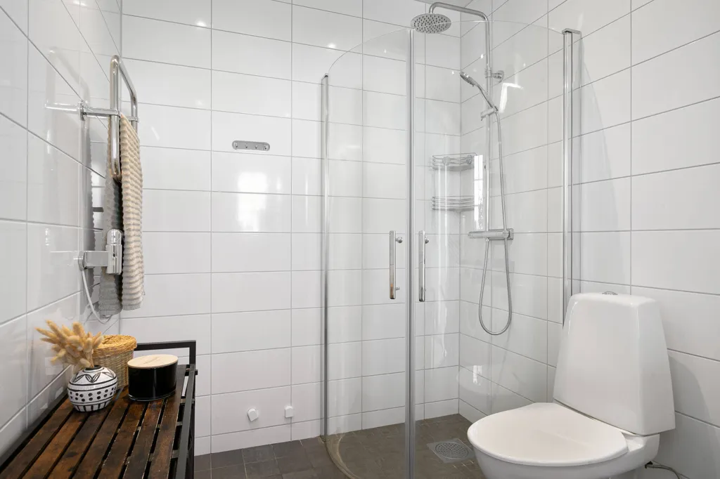 Bathrooms - Modern Bungalow with Garden in Säljan