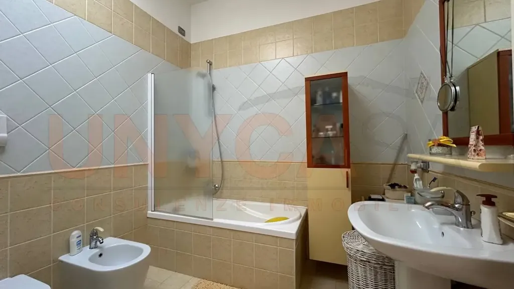 Bathrooms - Villa with Private Park in Padova