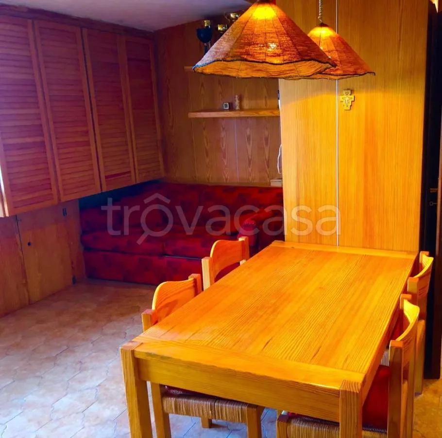 Sala da pranzo - Armed Apartment with Balcony in Saint Gree, Viola
