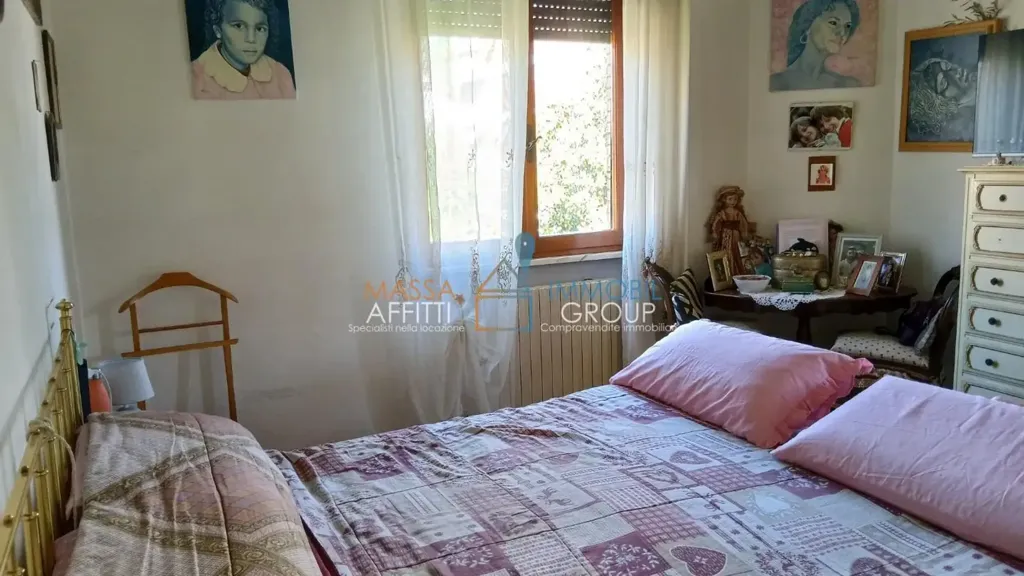 Chambres - 5-Room Apartment with Terraces in Massa