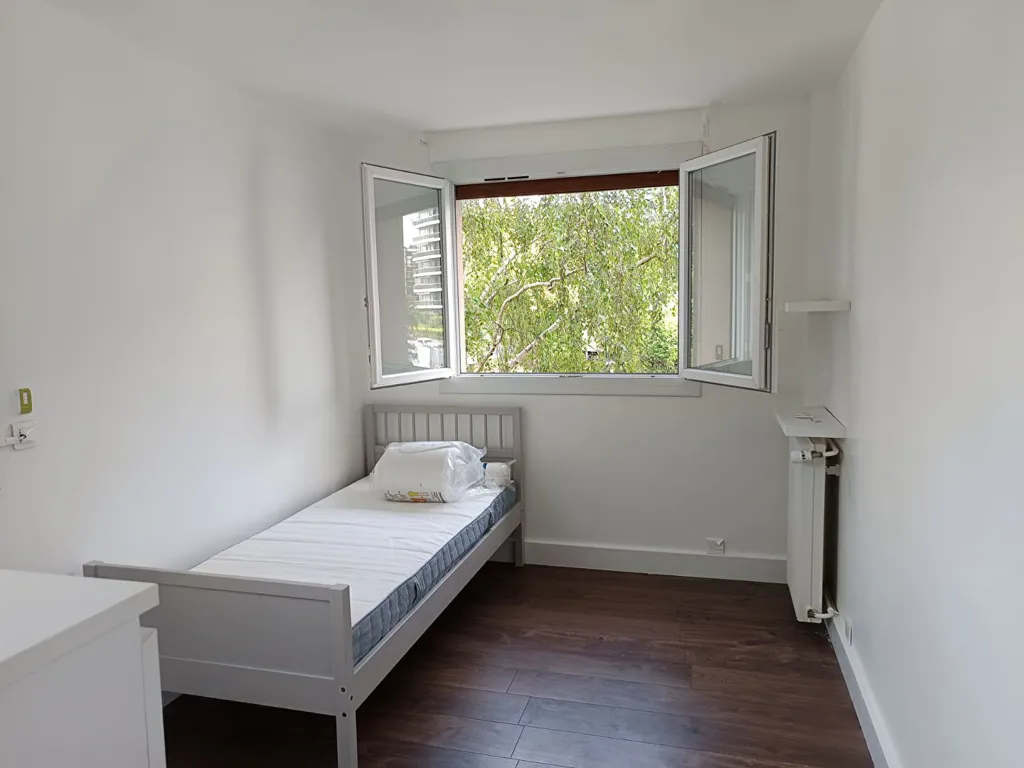 Chambres - Appartement Traversant avec Vue Dégagée à Saint-Maurice
