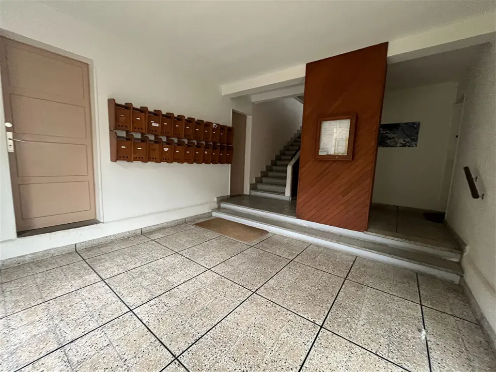 Entrée - Appartement 2 Pièces à Rafraîchir en Centre-ville de Biarritz