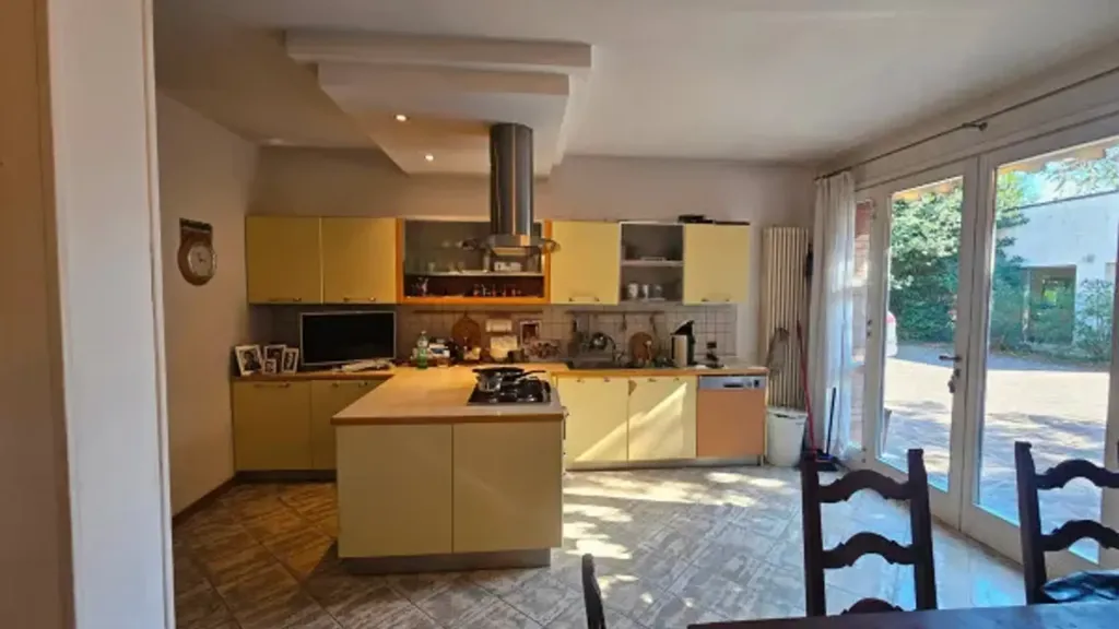 Köök - Architect-Designed Villa with Private Garden in Soliera