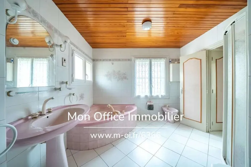Vannitoad - Renovated House with Garden in Miramas Centre