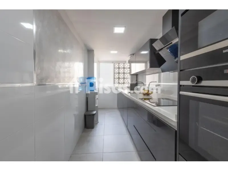 Cucina - Modernised Apartment with Balcony in Granada