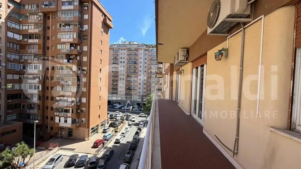 Balcon - Apartment with Balcony in Palermo