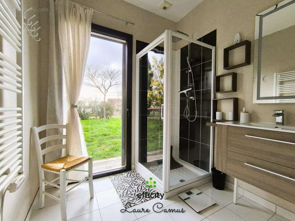 Vannitoad - Contemporary House with Pool in Le Bernard