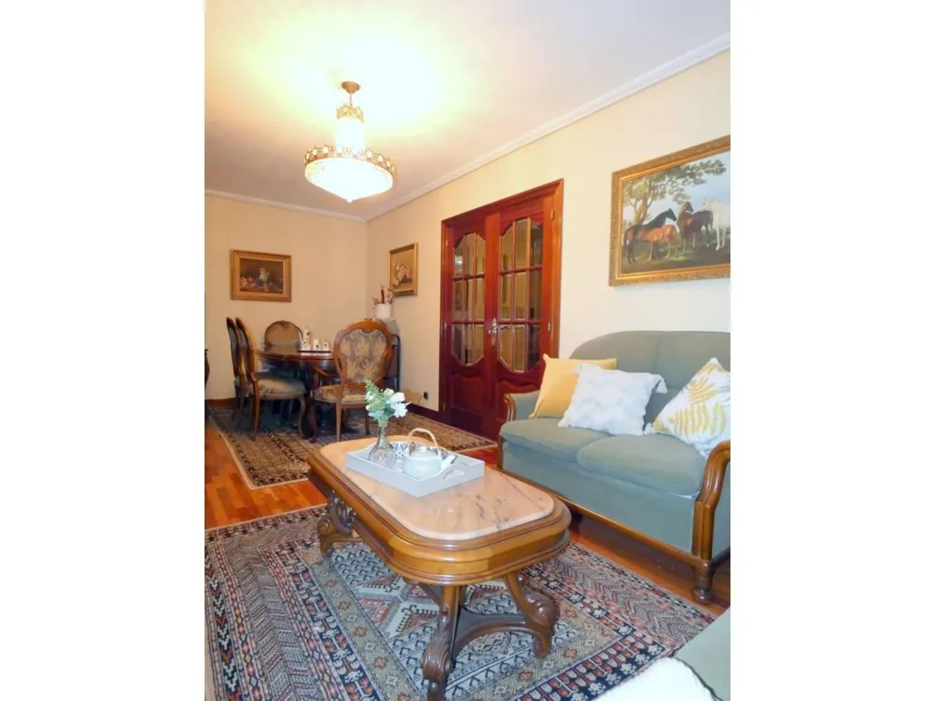 Elutuba - Flat with Garage in Calle de Karmelo