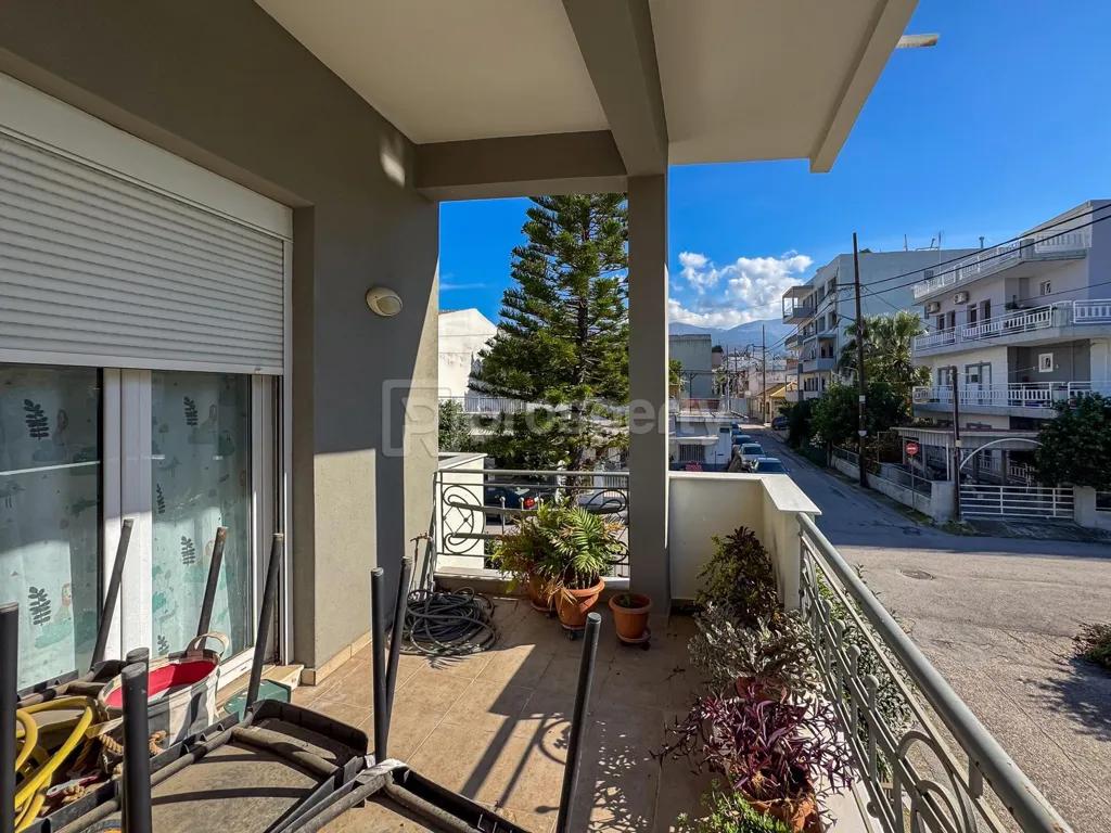 Balcon - First-Floor Apartment with Green View in Agyia, Patra